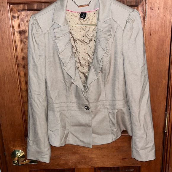 Blazer - Picture 1 of 5